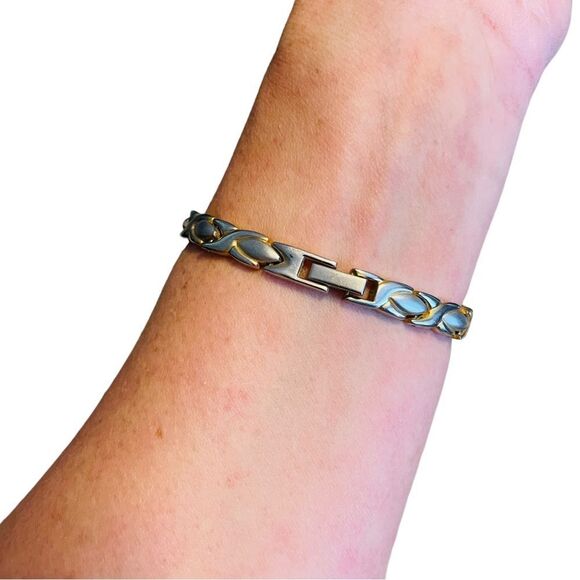 10/$25🦋 Stainless Steel Gold Plated Magnetic XOXO Bracelet - Picture 14 of 16